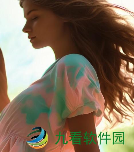 夏日清凉短袖女孩侧影抬手展现青春活力与自然风情